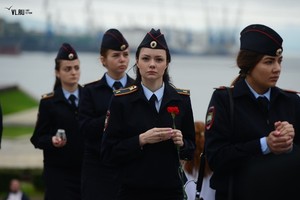 Более пятисот человек во Владивостоке зажгли свечи памяти в день годовщины начала Великой Отечественной