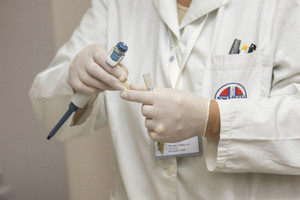 Приморские полицейские поймали врачей на подделке сертификатов от COVID