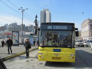 Водители автобусов во Владивостоке продолжают нарушать ПДД