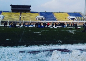Чистившие снег в Приморье футбольные фанаты прославились на всю страну