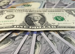 Доллар опустился ниже 90 рублей впервые с 1 марта