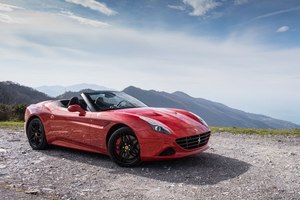 Одна из 32 новых Ferrari в России уехала в Приморье