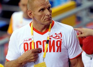 Трехкратный олимпийский чемпион Александр Карелин провел встречу с владивостокскими борцами