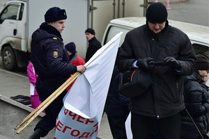 Во Владивостоке задержали организаторов акции против установки ЭРА-ГЛОНАСС