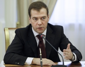 Медведев повысит зарплату учителям