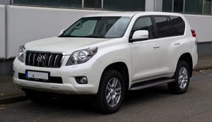 Экс-чиновница в Приморье поплатилась за покупку Land Cruiser Prado