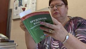 Директор гимназии в Петергофе уволена за "подделку отметок"