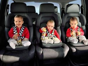 С 1 января вступают в действие новые правила перевозки детей в автомобиле 