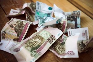 Кассир банка во Владивостоке два года воровала на работе деньги и списывала их как "ветхие"