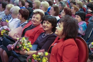 Женщин Приморья поздравили с Международным женским днем и вручили награды